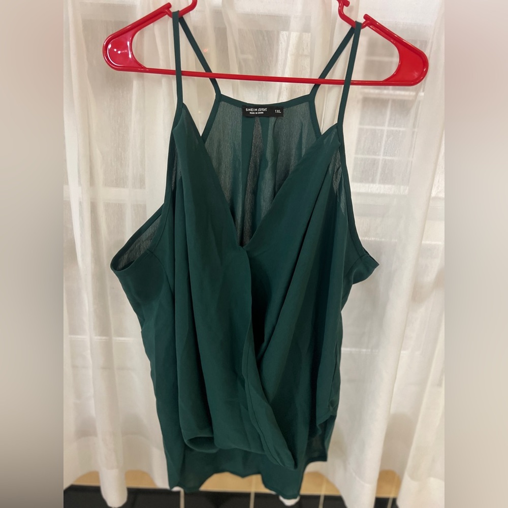 Shein Curvy 1 XL Green Hi-Lo V-Neck Tank Top